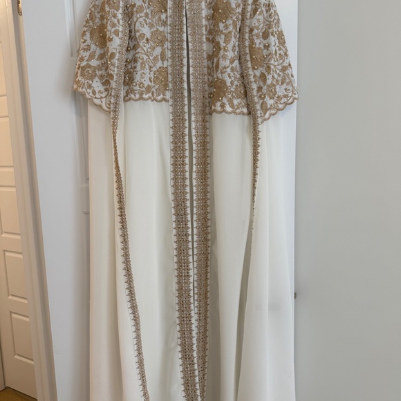 White and Gold Kaftan Cape Effect - Picture 3 of 11